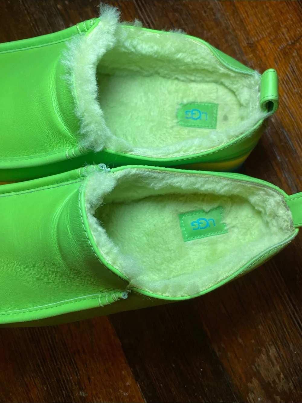 UGG bold green